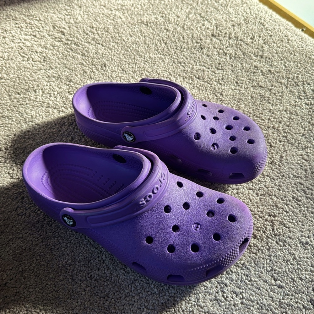 Crocs Classic Clogs Purple Lightweight Comfort Slip On Casual SIZE 5M 7W